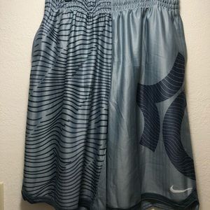Nike’s Men Basketball Shorts XL